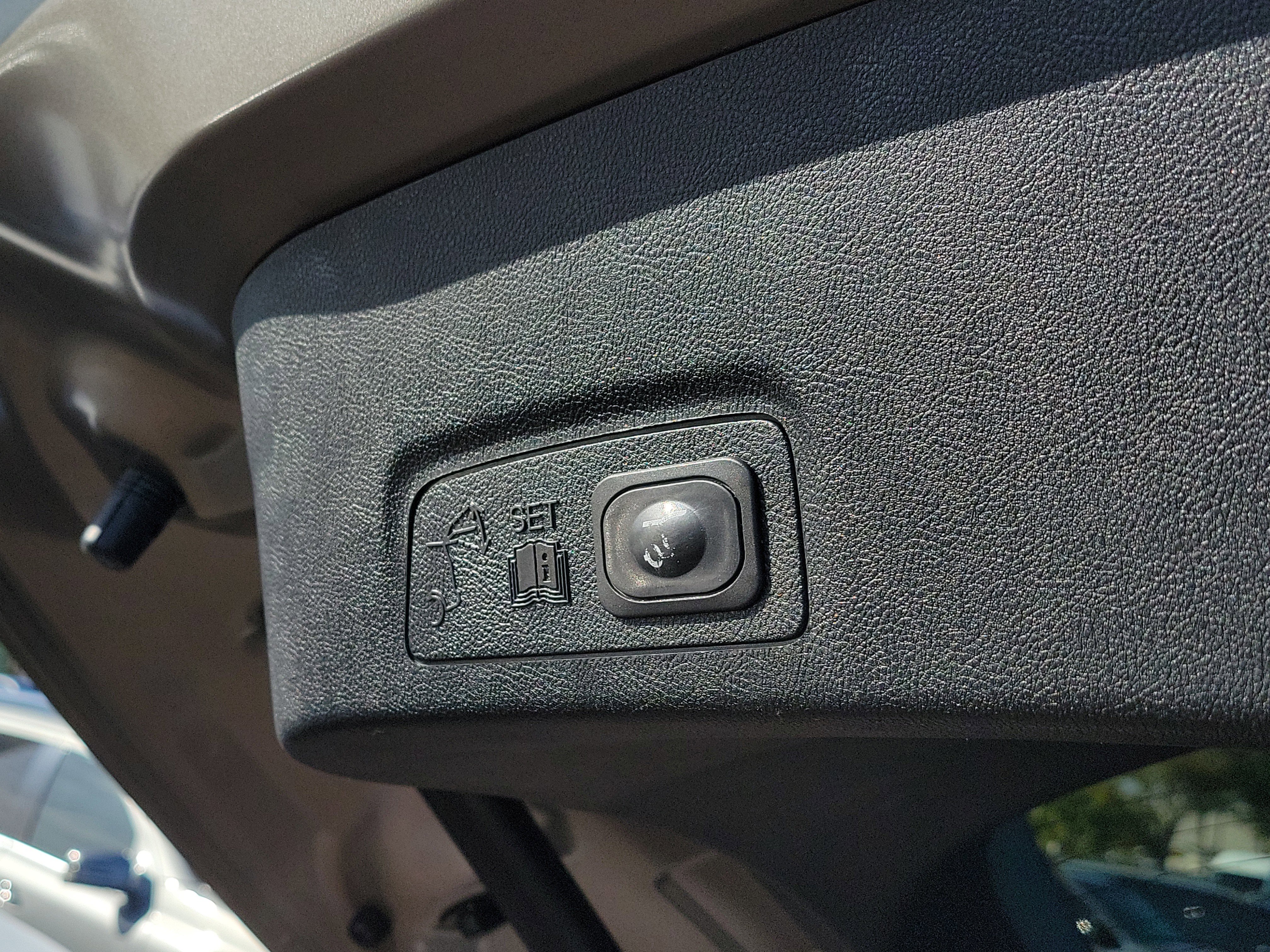 Used 2017 Lincoln MKC Reserve image 10