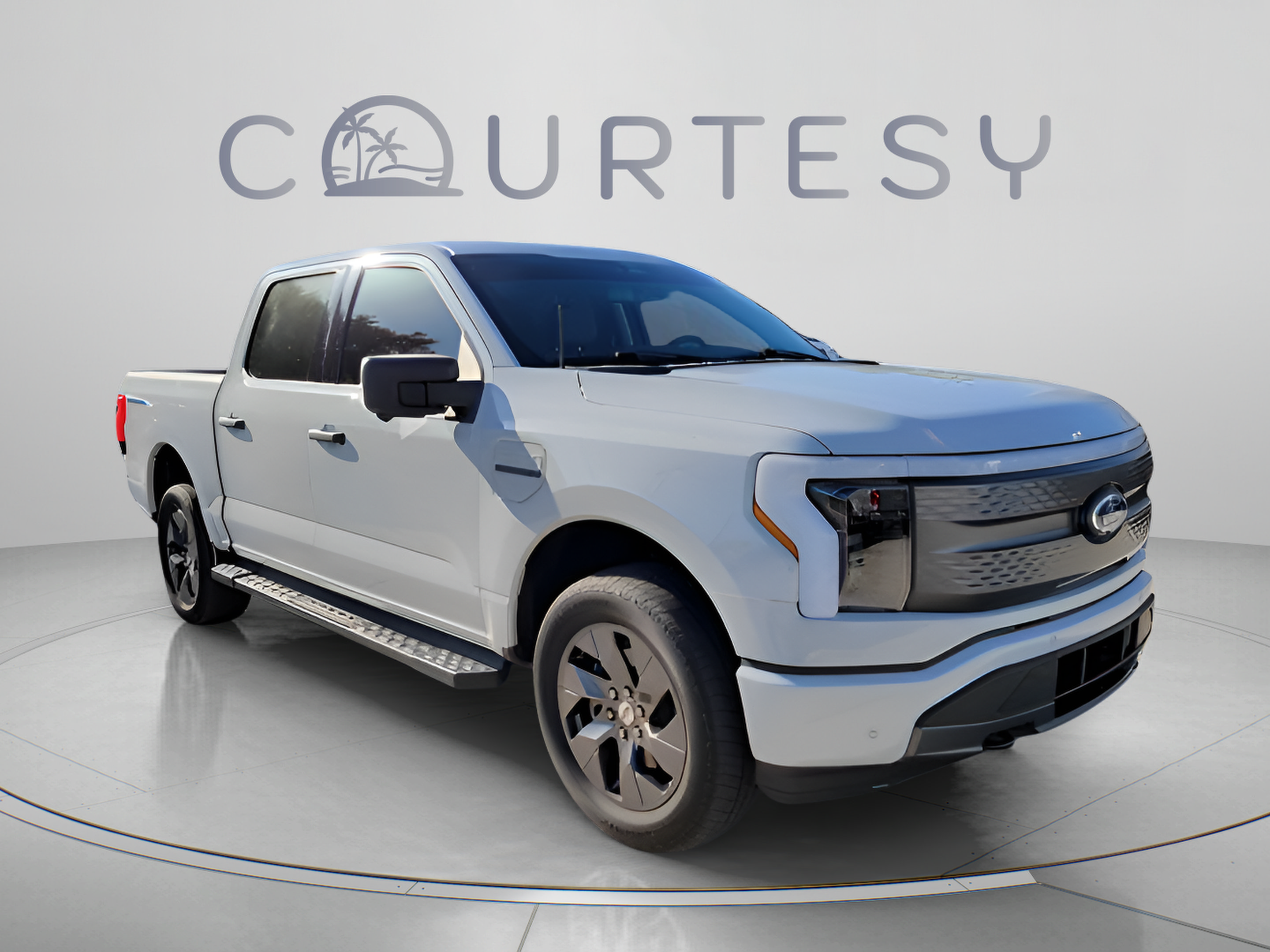 Used 2023 Ford F150 Lightning XLT AWD/4WD image 4