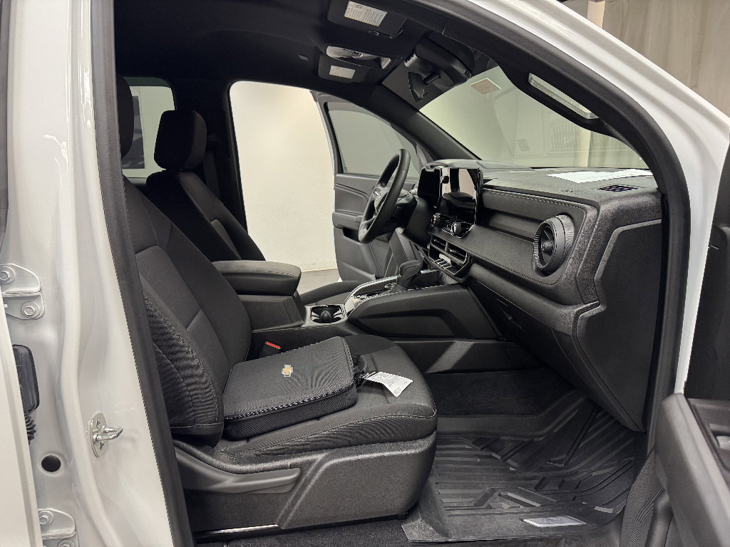 Used 2025 Chevrolet Colorado Trail Boss w/ Midnight Edition AWD/4WD image 19