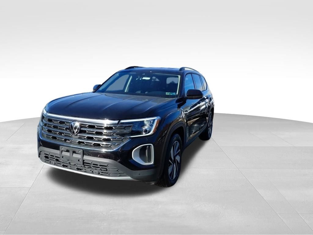 Used 2025 Volkswagen Atlas SE image 2