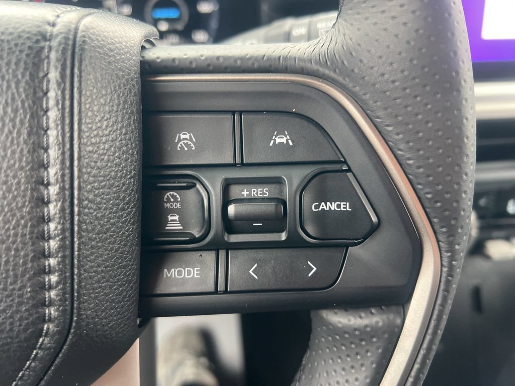 Used 2025 Toyota 4Runner TRD Off-Road Premium AWD/4WD image 17