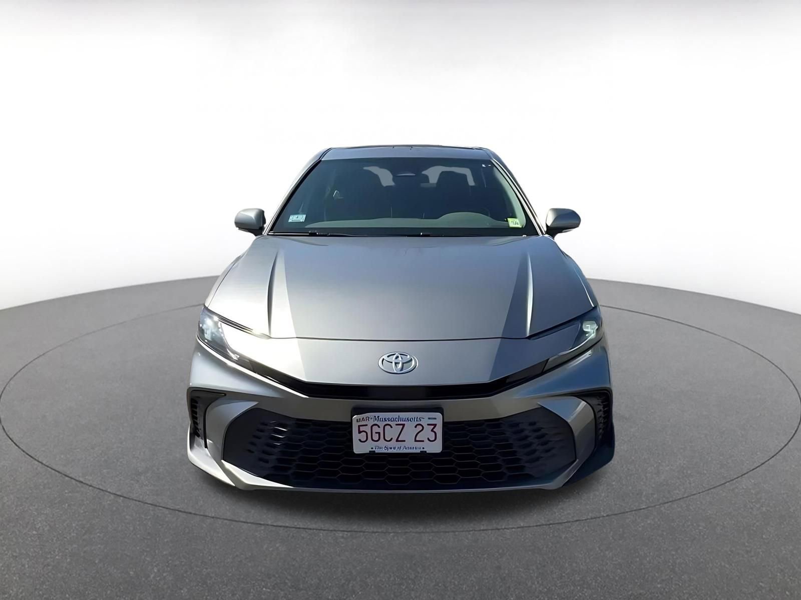 Used 2025 Toyota Camry SE FWD image 4