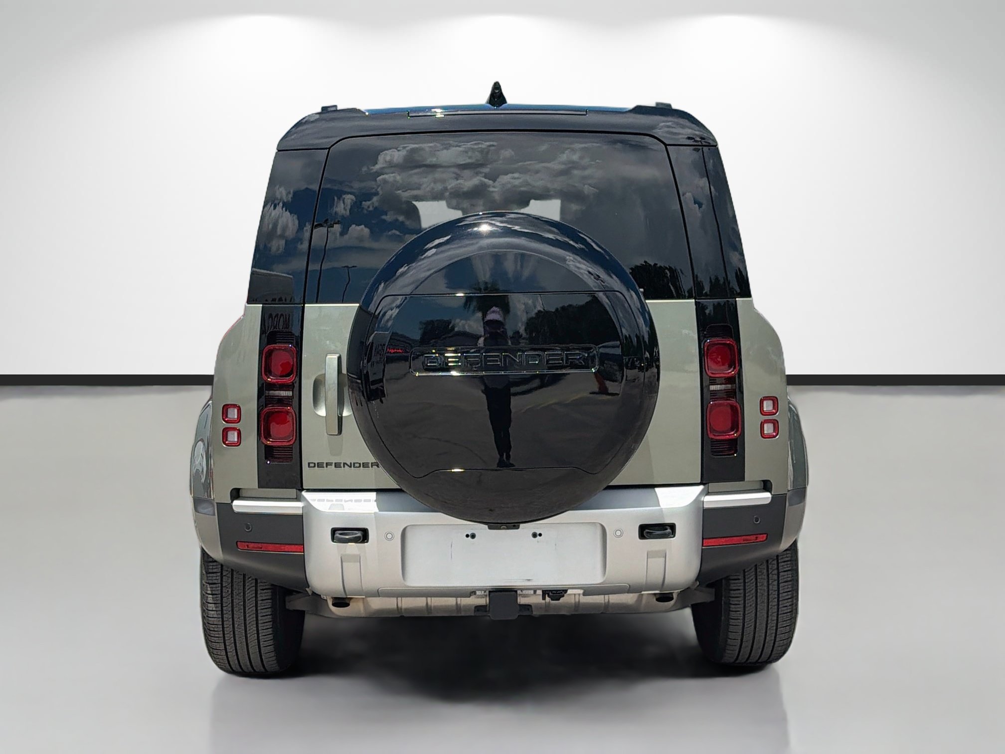 Used 2025 Land Rover Defender 110 S AWD/4WD image 4