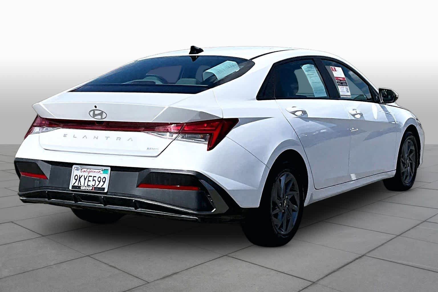 Used 2024 Hyundai Elantra Blue FWD image 12