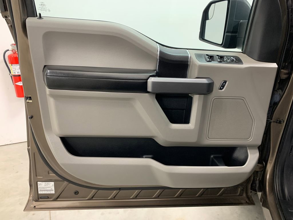 Used 2015 Ford F150 XLT image 16