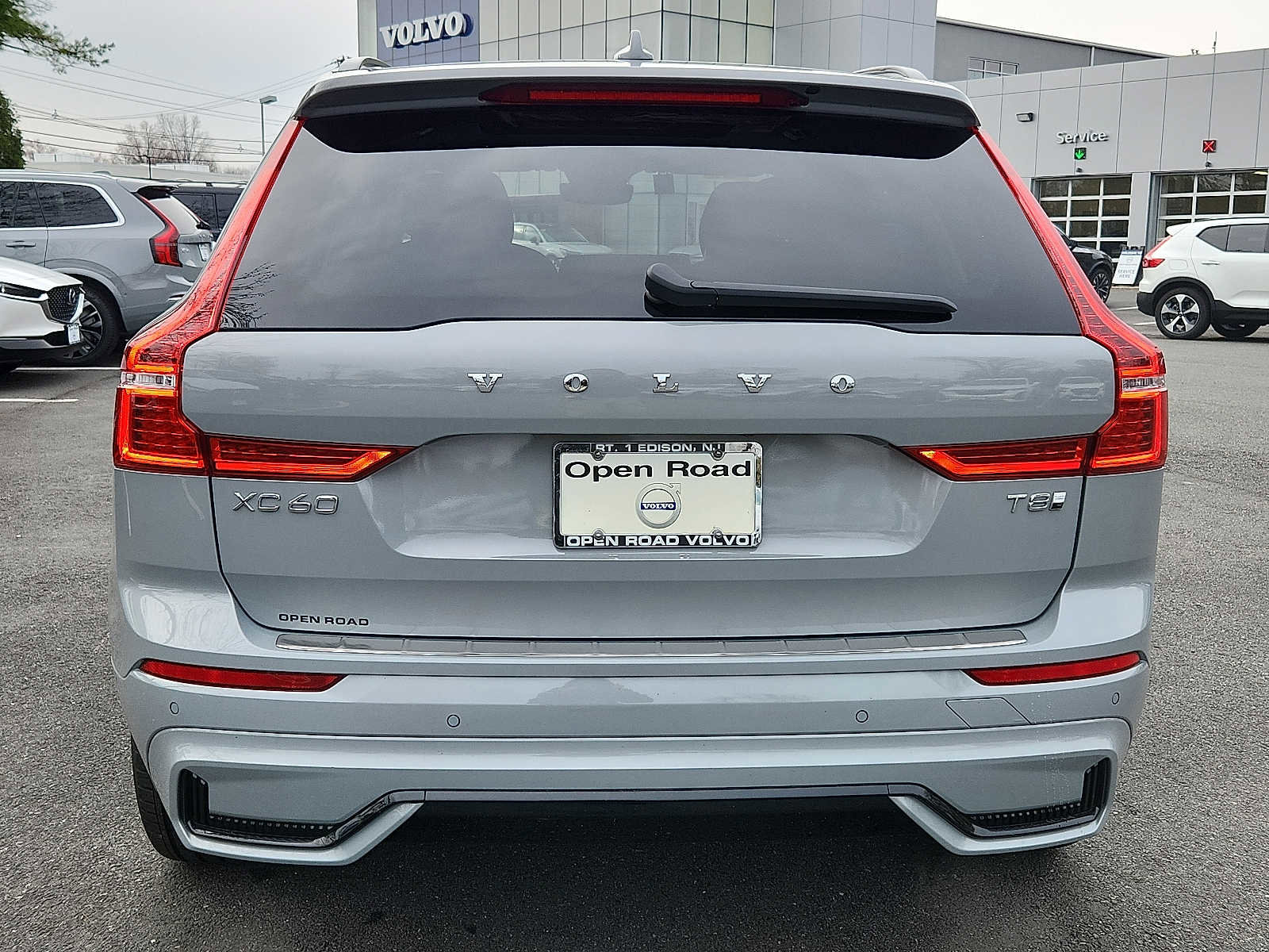 Used 2025 Volvo XC60 T8 Plus w/ Protection Package Premier image 5