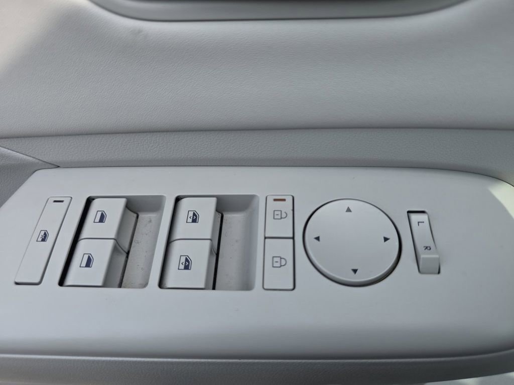 Used 2024 Hyundai Kona Limited FWD image 28