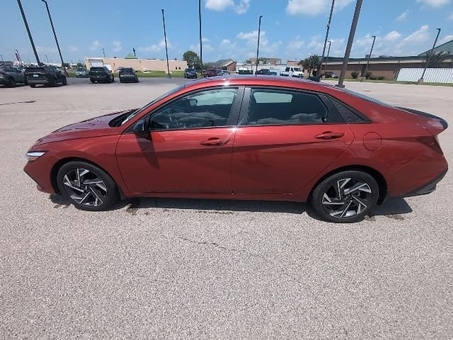 Used 2025 Hyundai Elantra Sport FWD image 8