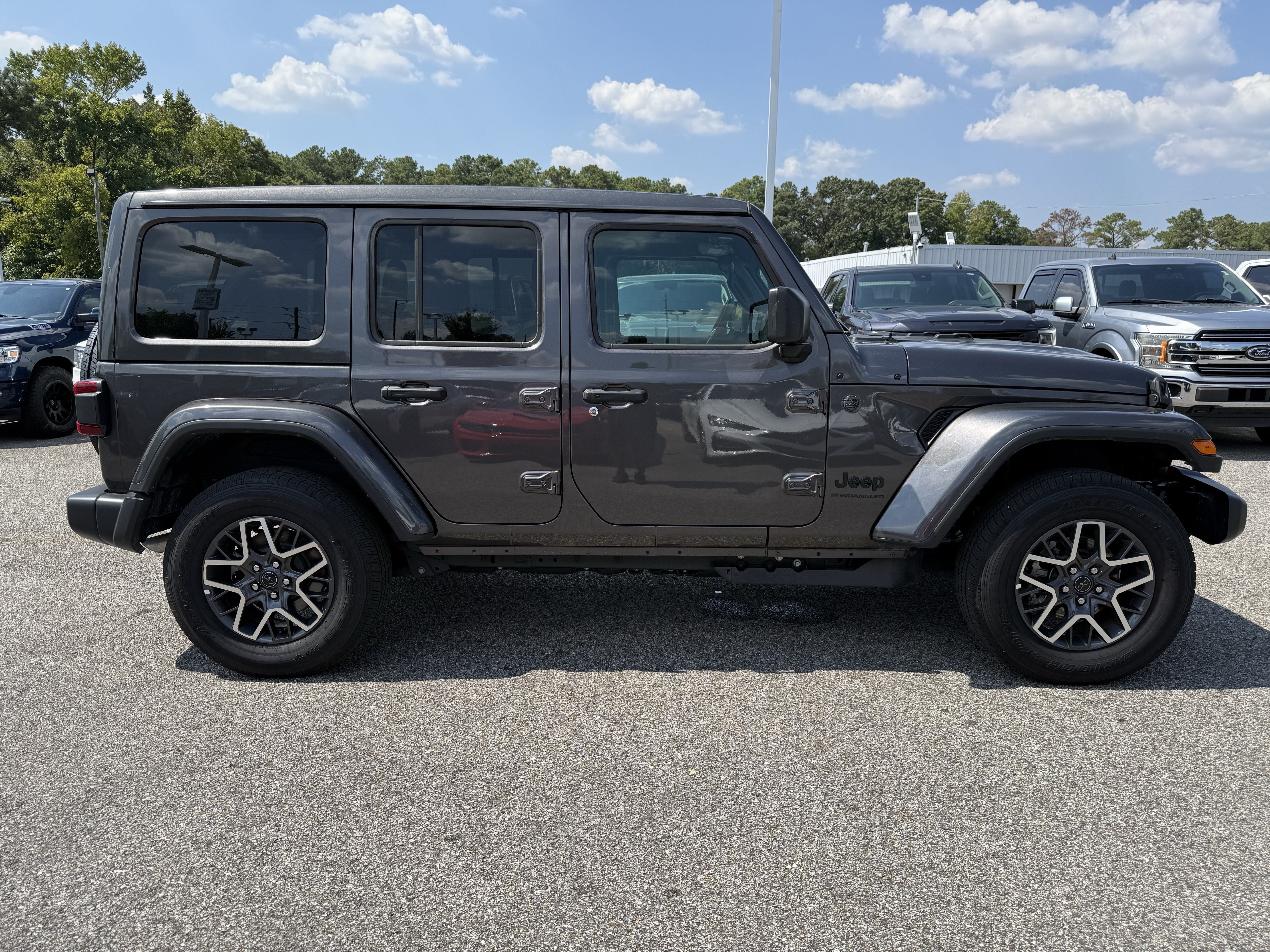 Used 2026 Jeep Wrangler Unlimited Sahara AWD/4WD image 11