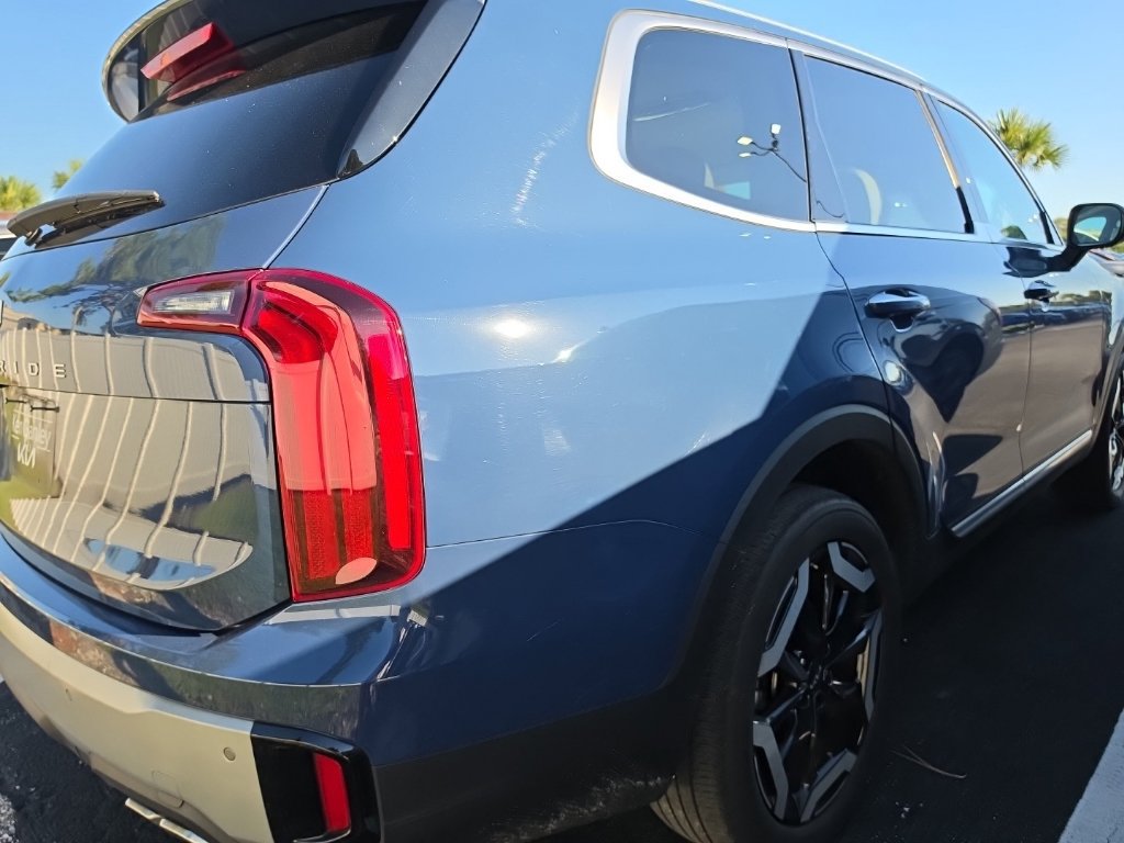 Certified 2024 Kia Telluride S FWD image 17