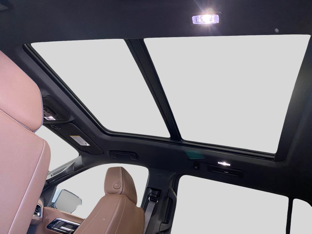 New 2026 Chevrolet Suburban High Country image 14