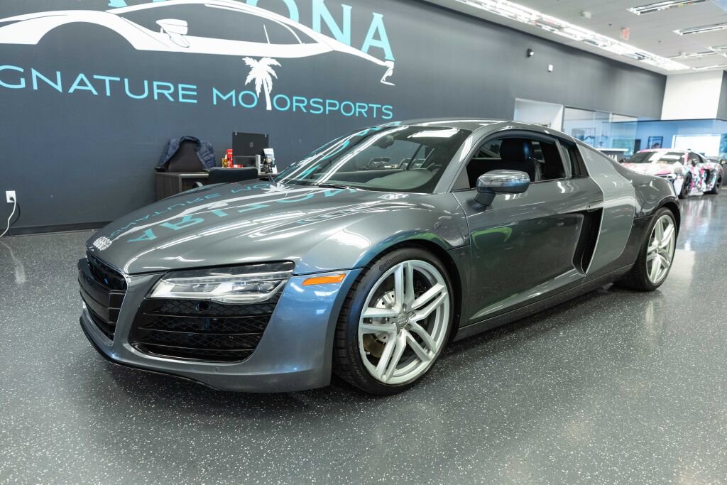 Used 2014 Audi R8 V8 w/ Convenience Package image 2