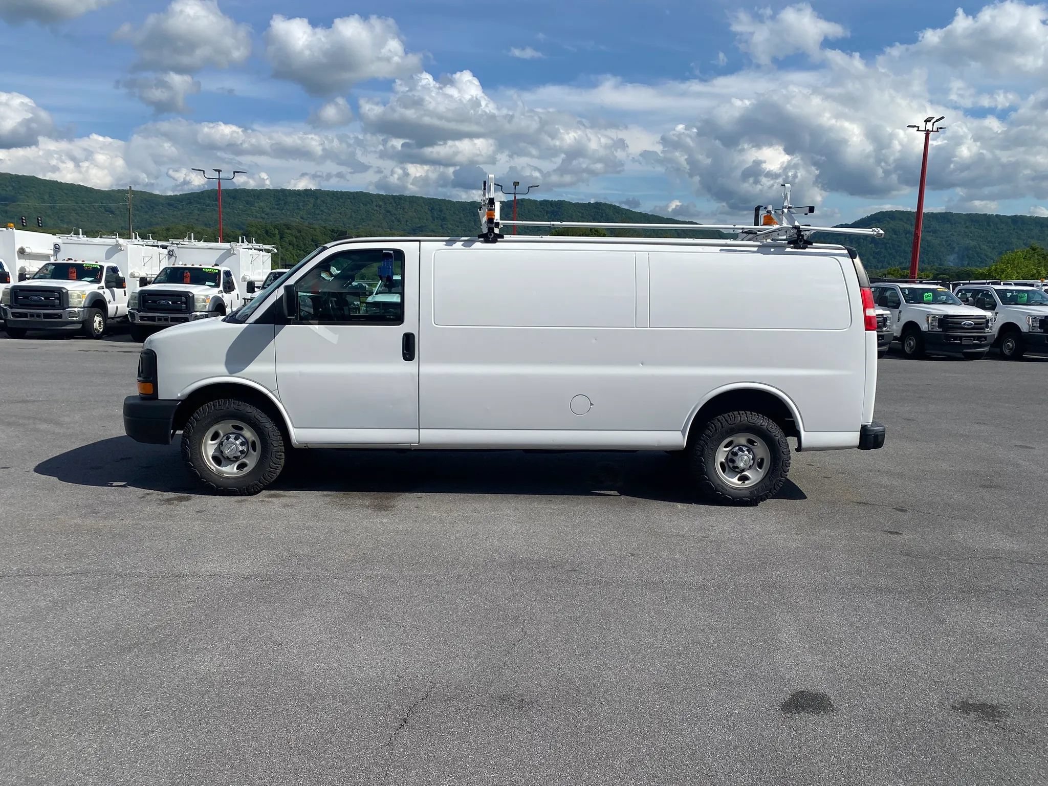 Used 2016 Chevrolet Express 2500 Extended RWD image 5