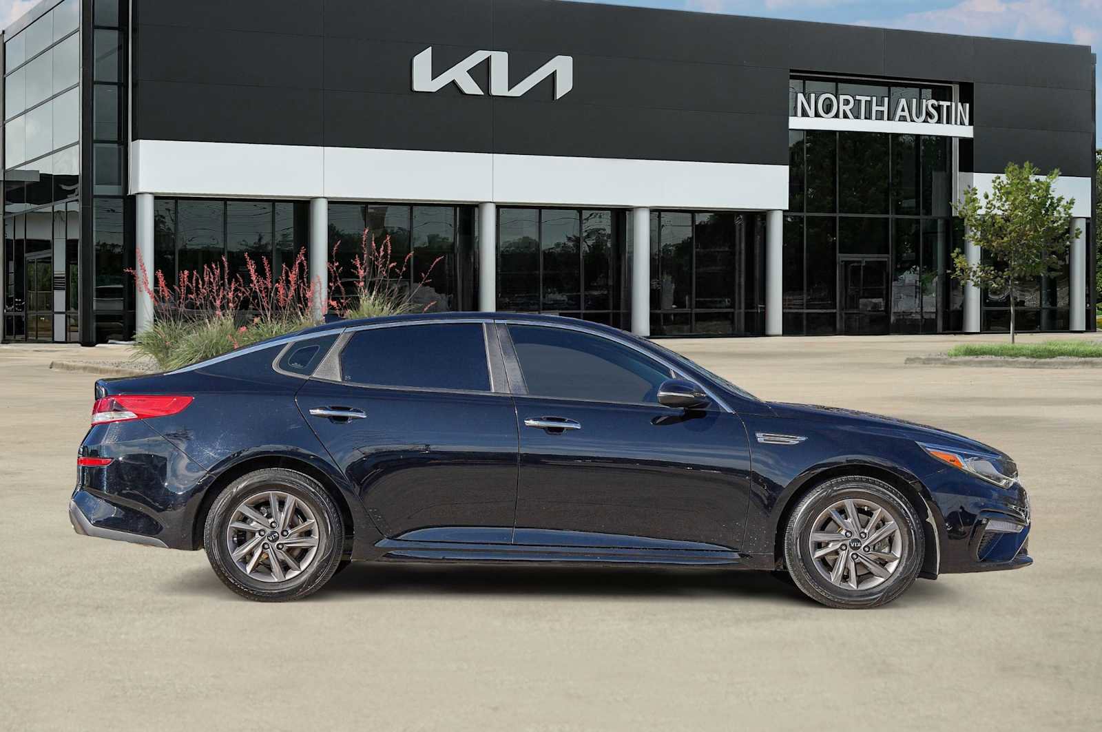 Used 2020 Kia Optima LX image 12