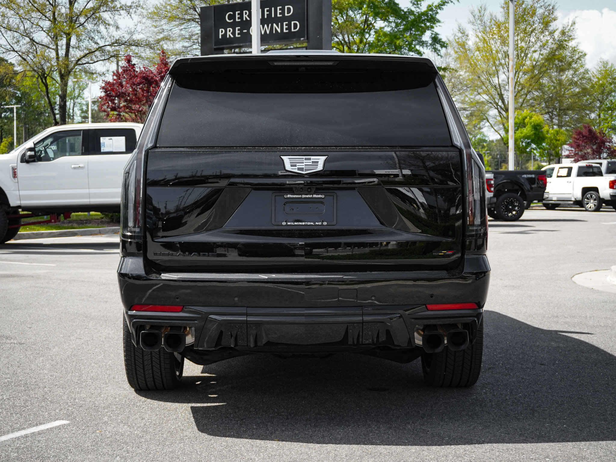 Used 2026 Cadillac Escalade V w/ LPO, ONYX Package AWD/4WD image 9