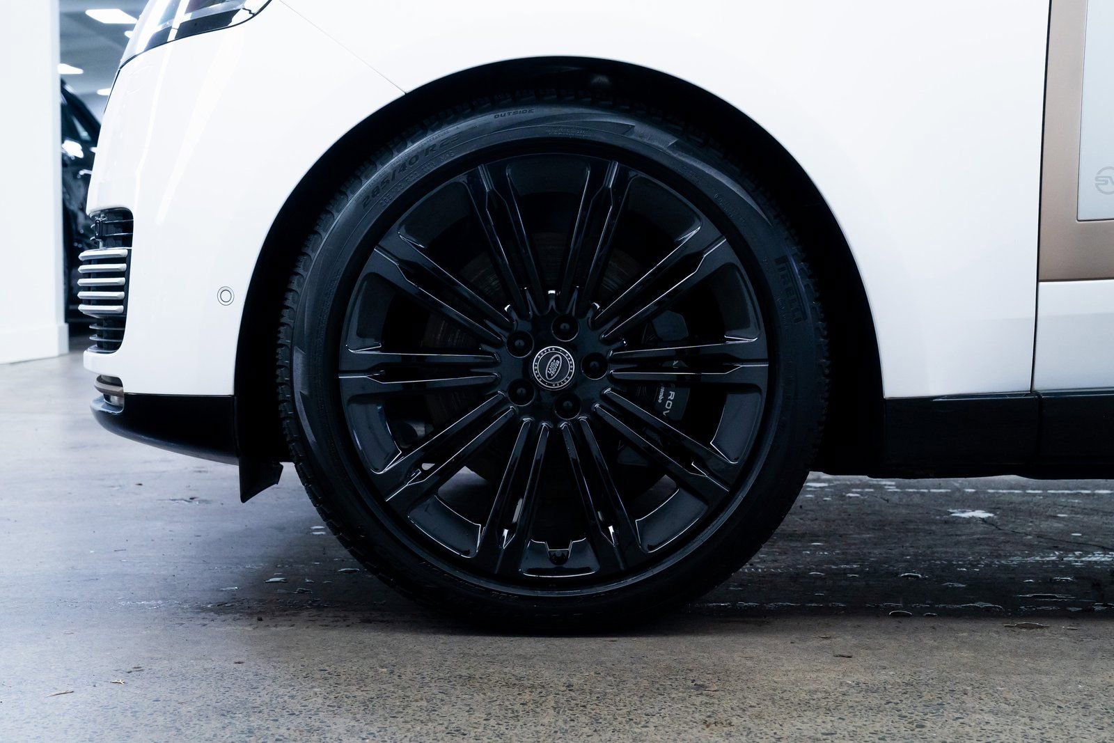 Used 2023 Land Rover Range Rover SV image 7