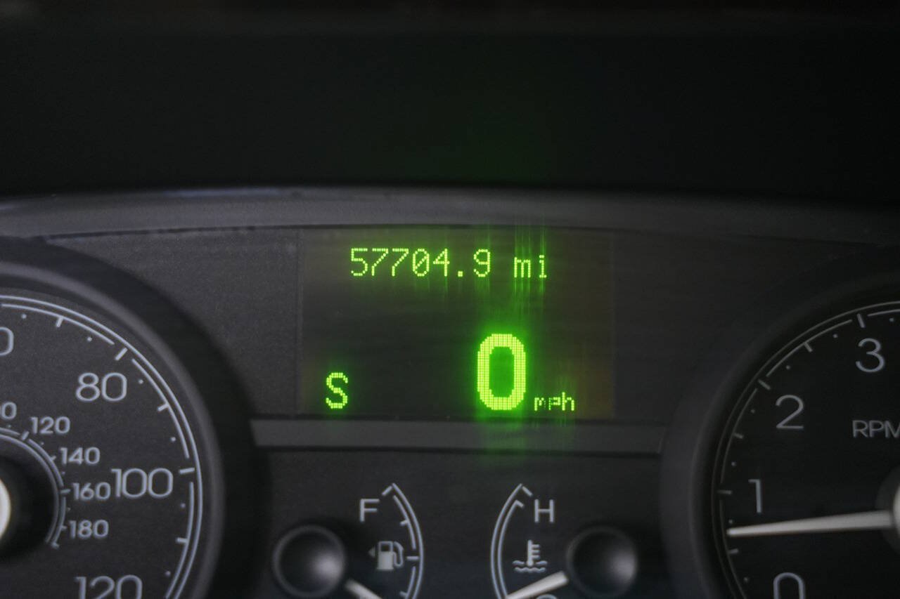 Used 2011 Lincoln Town Car Signature Limited RWD image 14