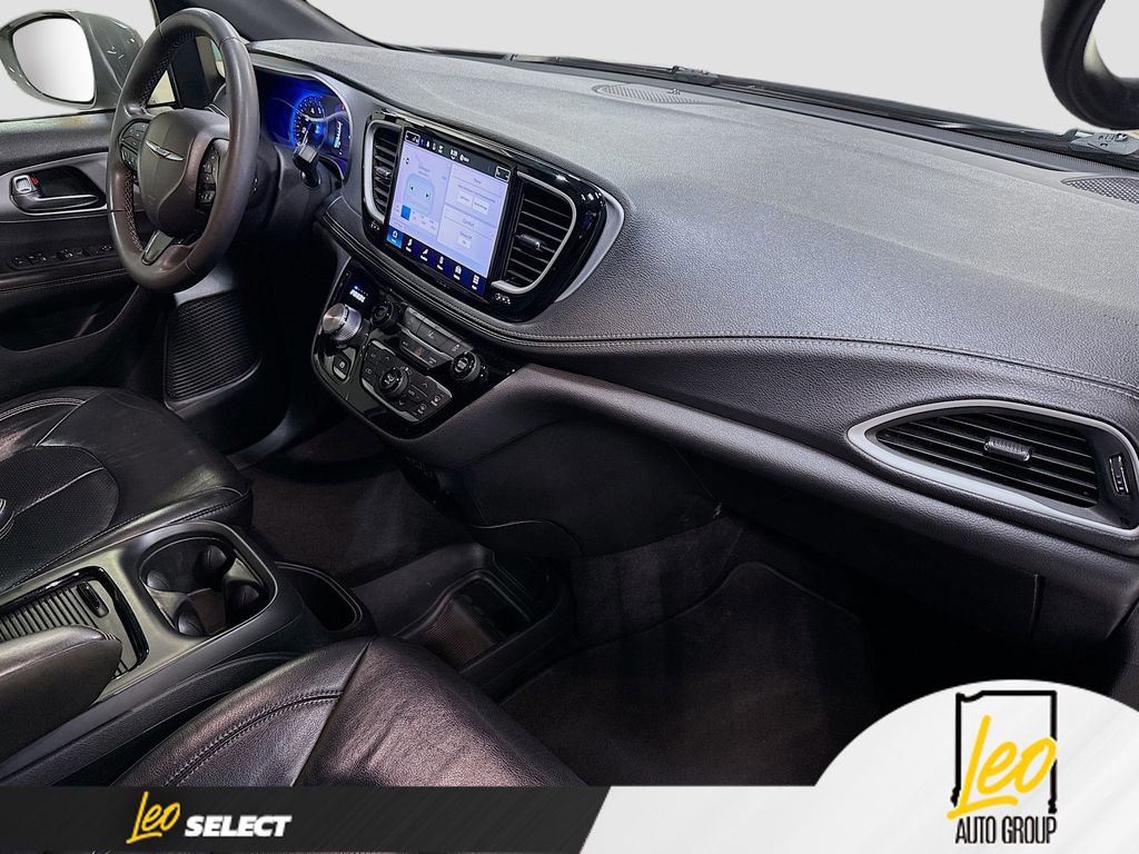 Used 2022 Chrysler Pacifica Touring-L w/ S Appearance Package image 30