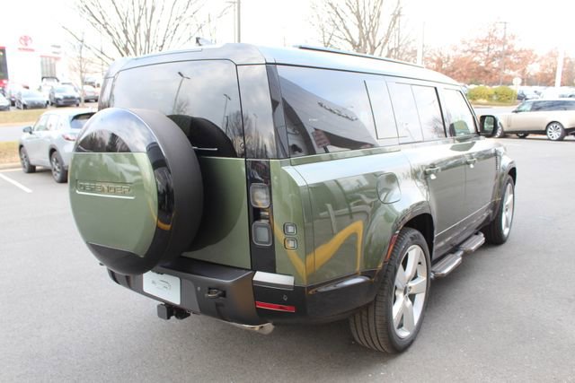 New 2026 Land Rover Defender 130 X-Dynamic SE image 2