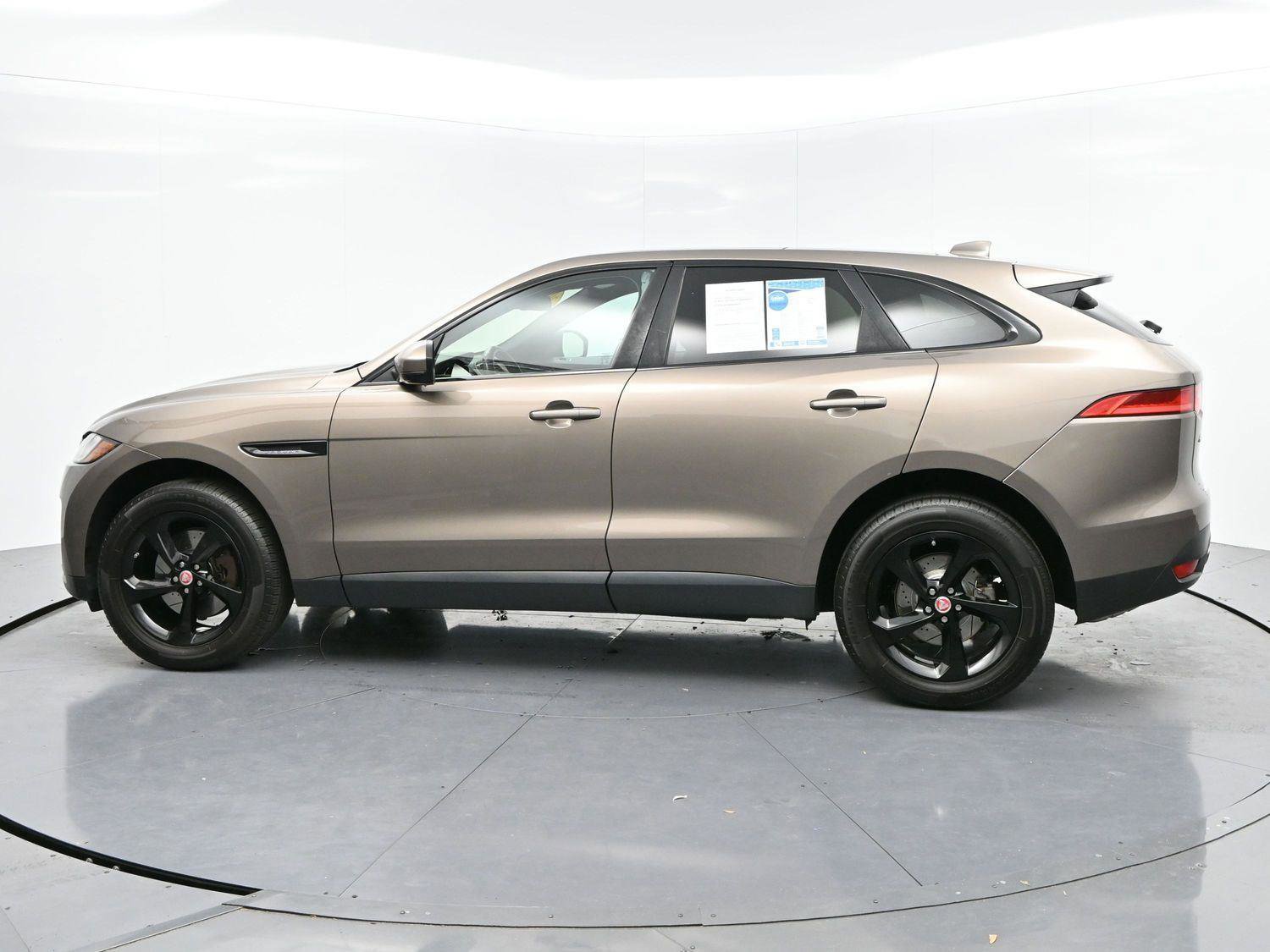 Used 2017 Jaguar F-PACE Premium image 4