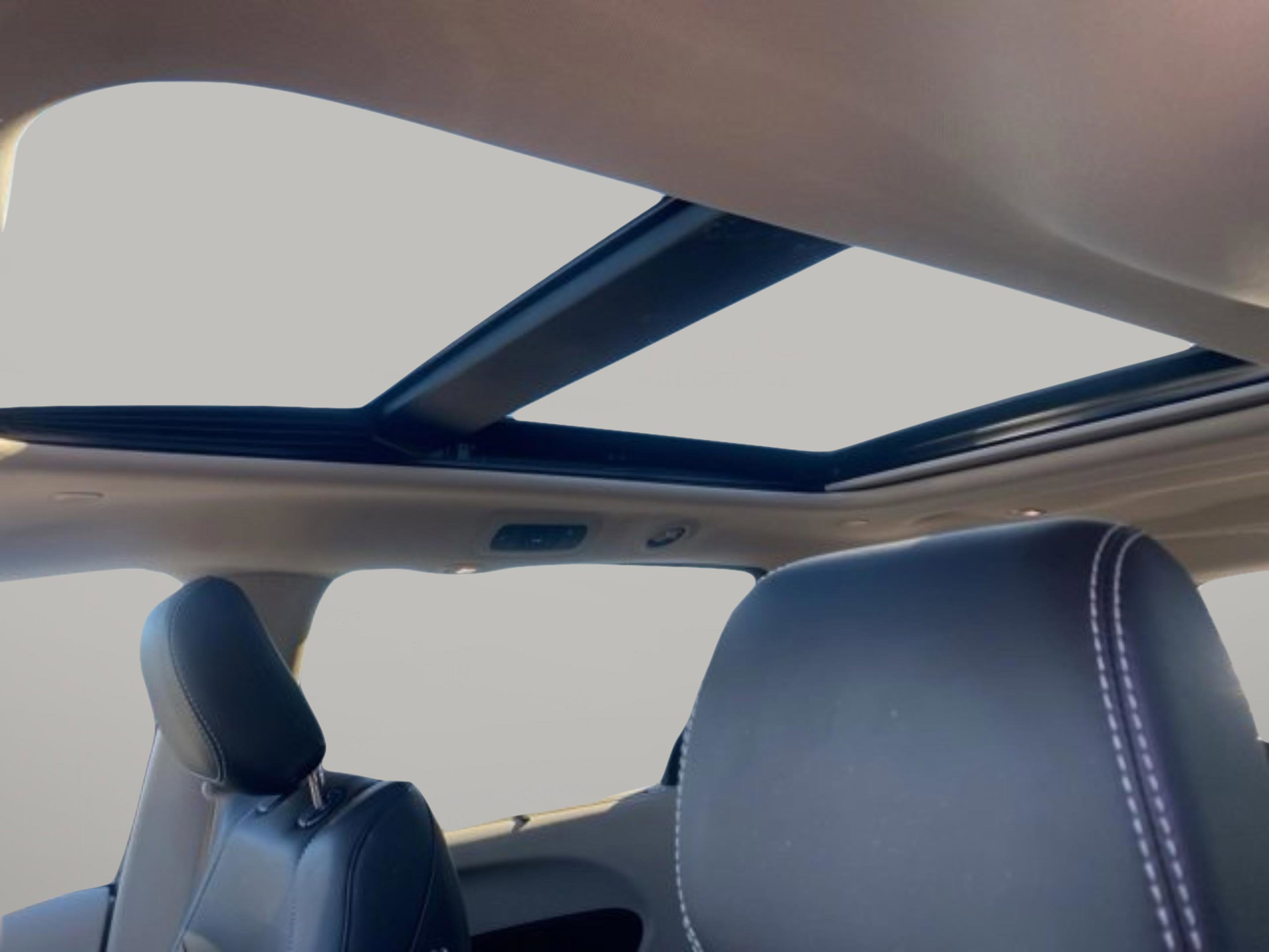 Used 2023 Chrysler Pacifica Touring-L image 15