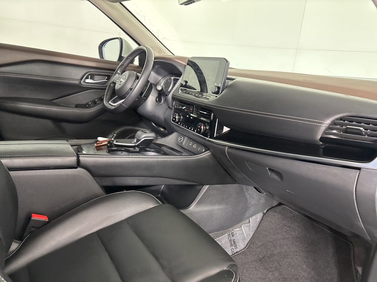 Used 2023 Nissan Rogue SL w/ SL Premium Package image 30