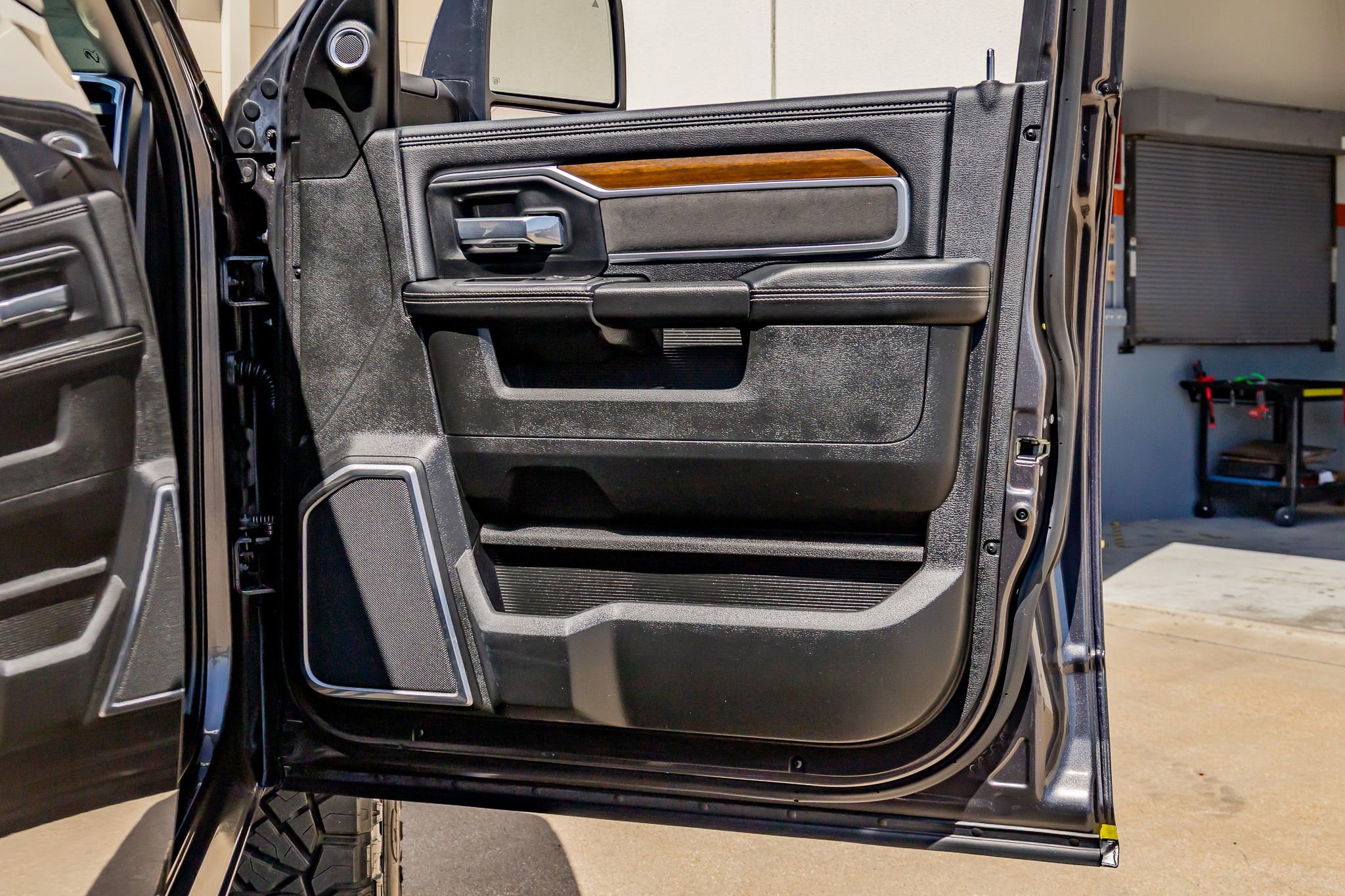 Used 2024 RAM 2500 Laramie AWD/4WD image 34