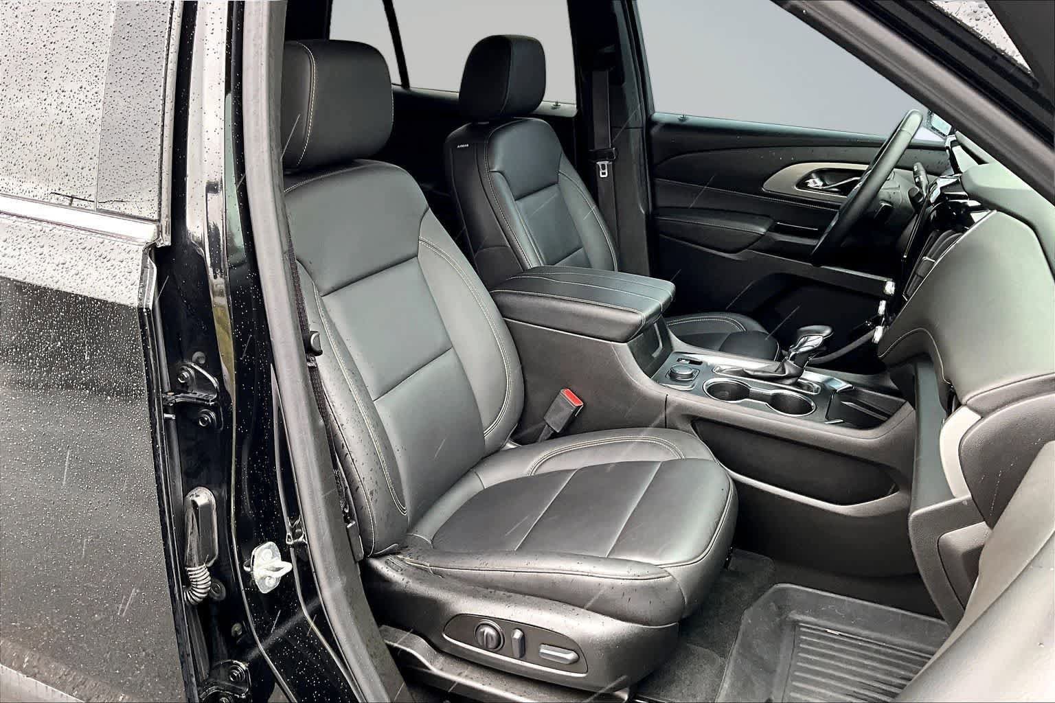 Used 2023 Chevrolet Traverse LT FWD image 14