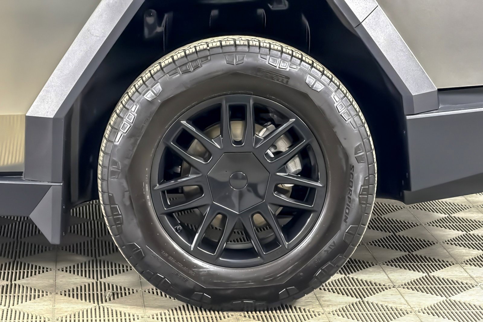 Used 2025 Tesla Cybertruck AWD Crew Cab image 24