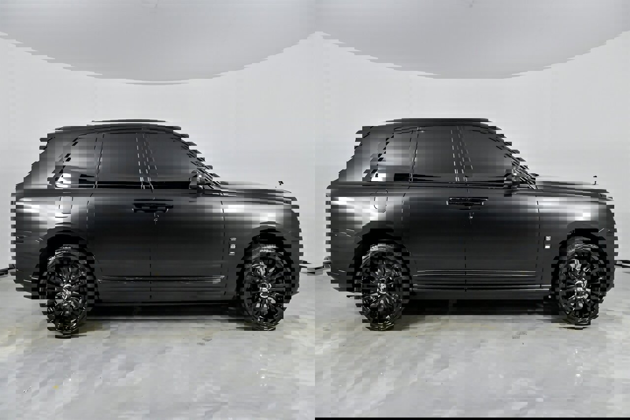 Used 2023 Rolls-Royce Cullinan Black Badge w/ Driver's Package image 14