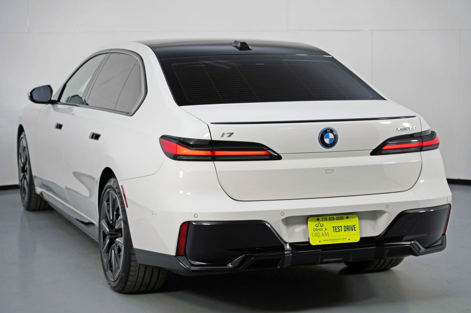 Used 2023 BMW i7 xDrive60 w/ Executive Package 2 image 63