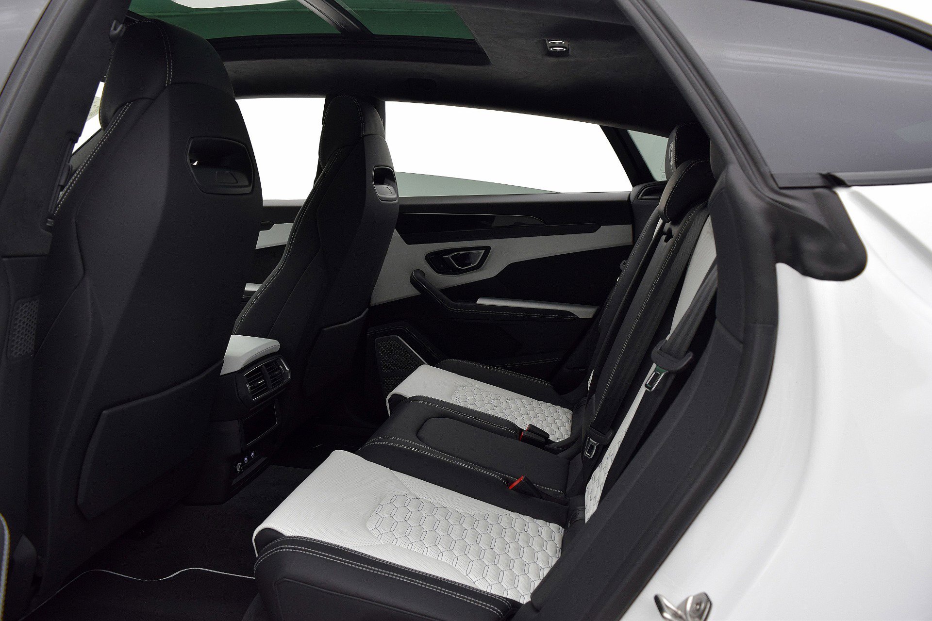 Used 2021 Lamborghini Urus image 26