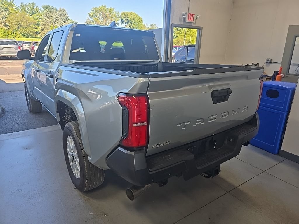 Used 2025 Toyota Tacoma SR AWD/4WD image 3