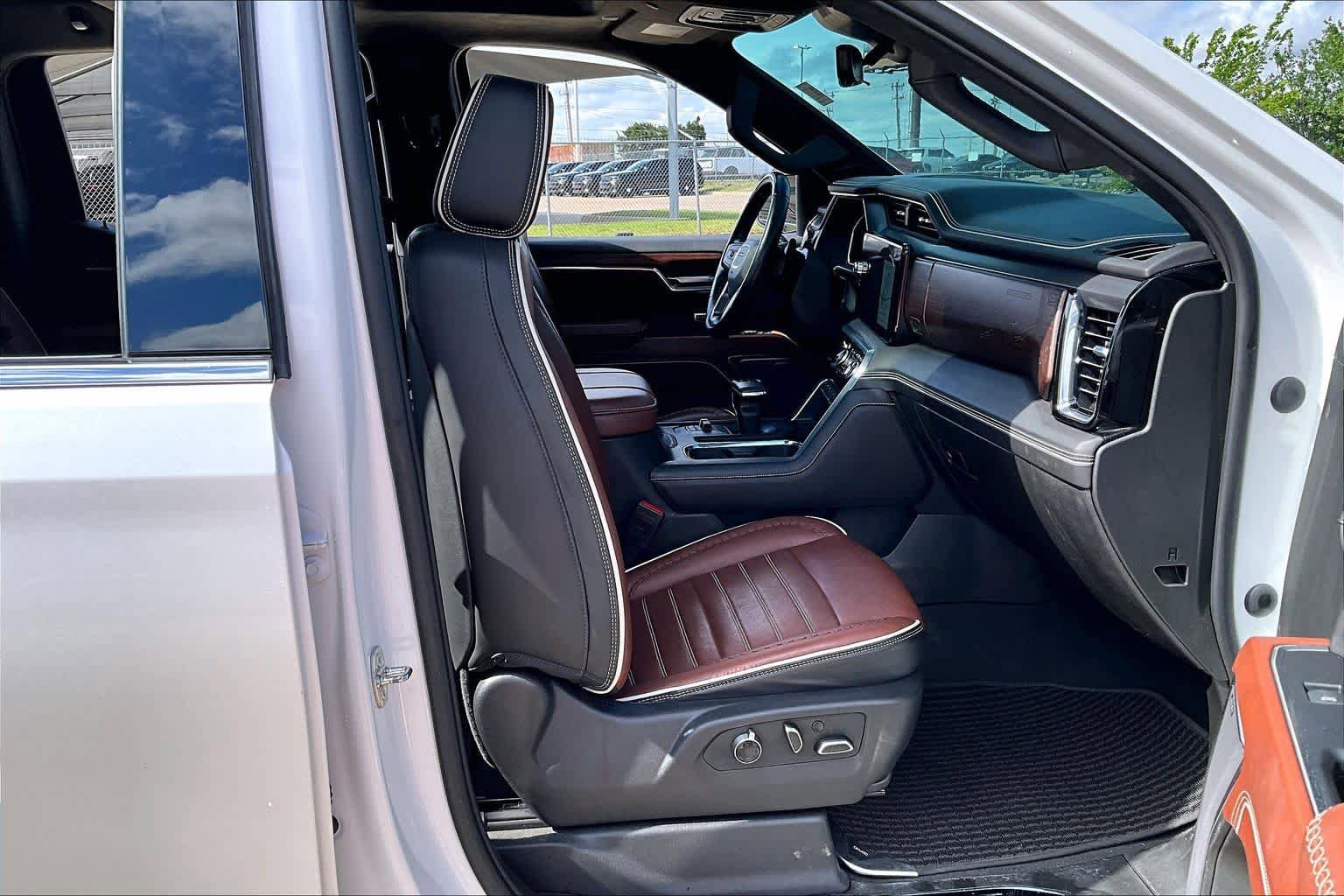 Used 2023 GMC Sierra 1500 Denali Ultimate AWD/4WD image 9