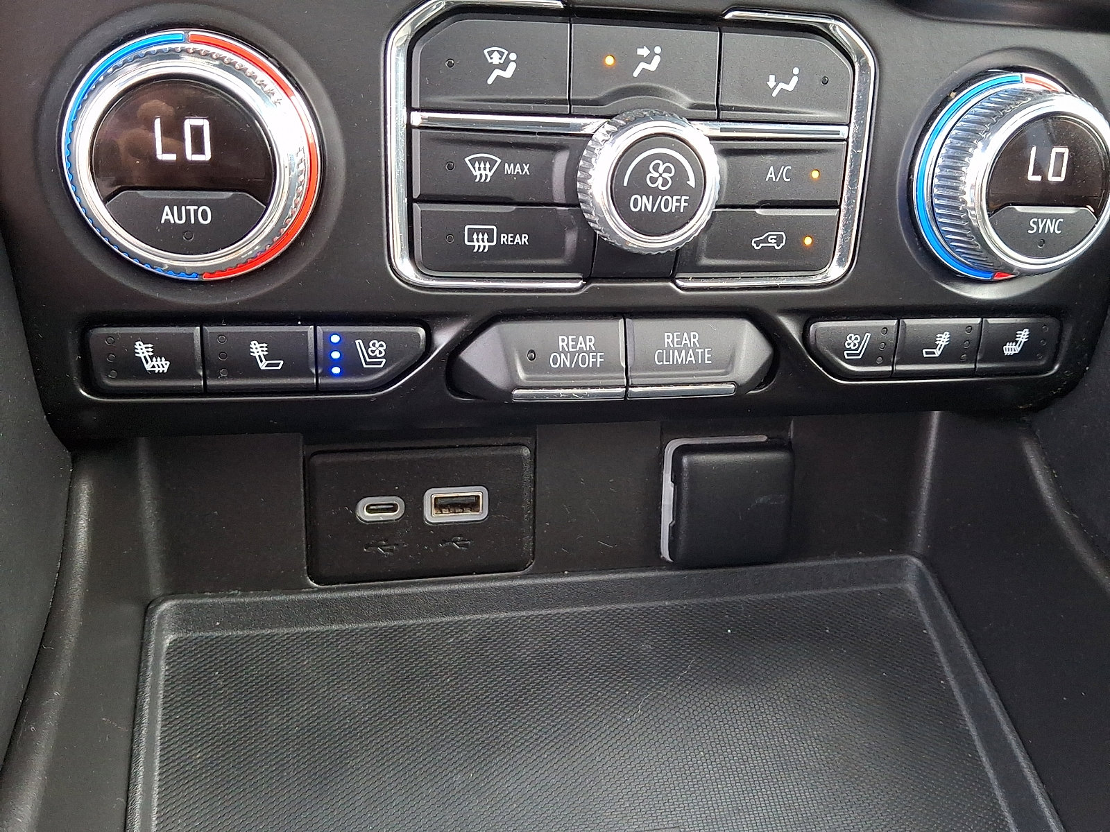 Used 2022 GMC Yukon XL AT4 image 25