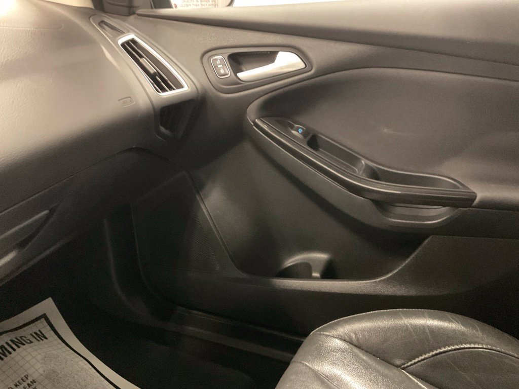 Used 2015 Ford Focus Titanium FWD image 21
