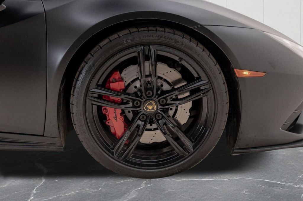 Used 2020 Lamborghini Huracan EVO image 39