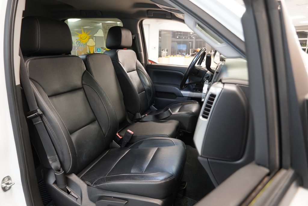 Used 2018 Chevrolet Silverado 1500 LT w/ All Star Edition AWD/4WD image 33