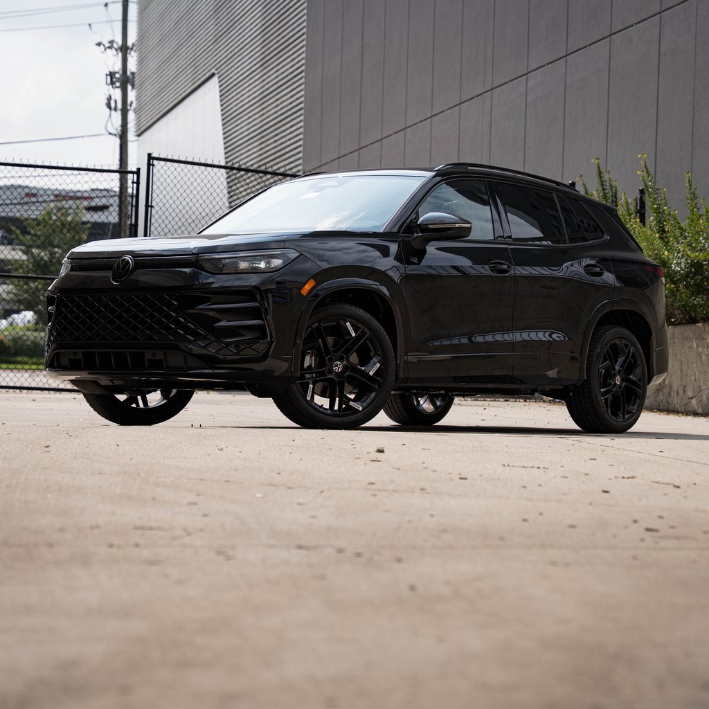 New 2025 Volkswagen Tiguan SE R-Line