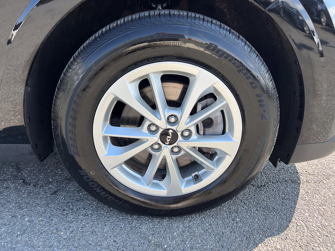 Used 2024 Kia Carnival LX image 12