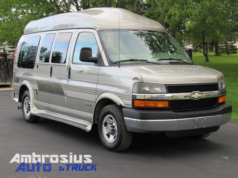 Used 2004 Chevrolet Express 2500 RWD image 1