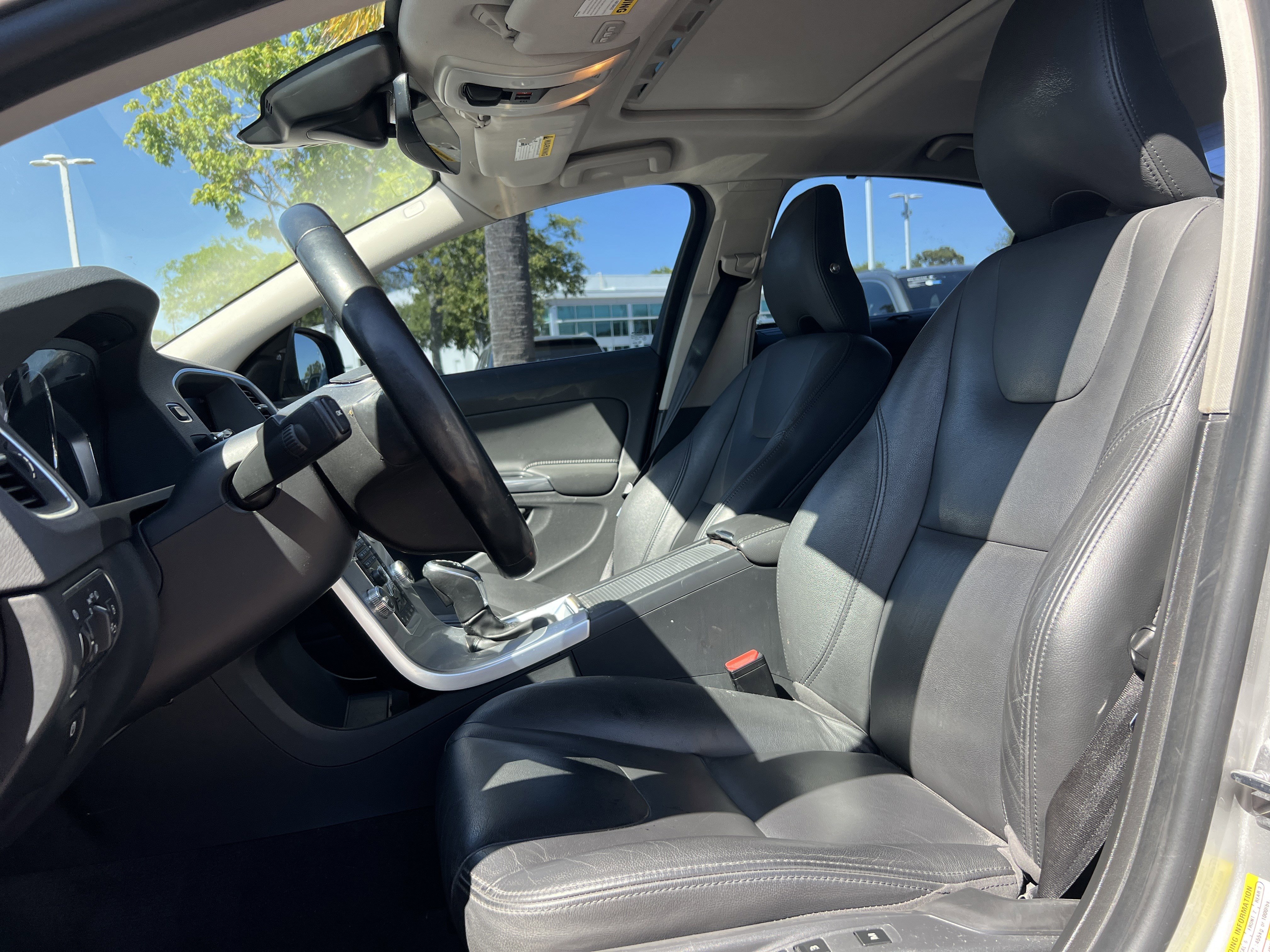 Used 2018 Volvo S60 T5 Inscription image 16