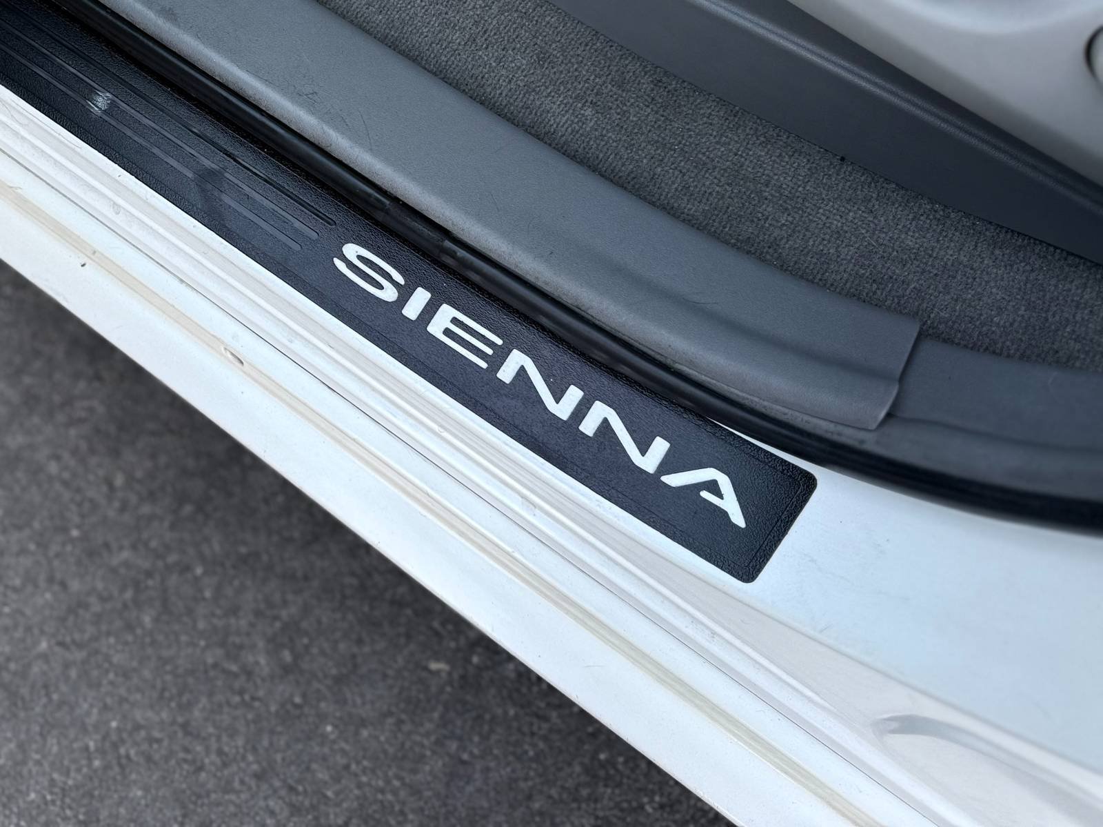 Used 2012 Toyota Sienna Limited w/ Premium Pkg FWD image 40