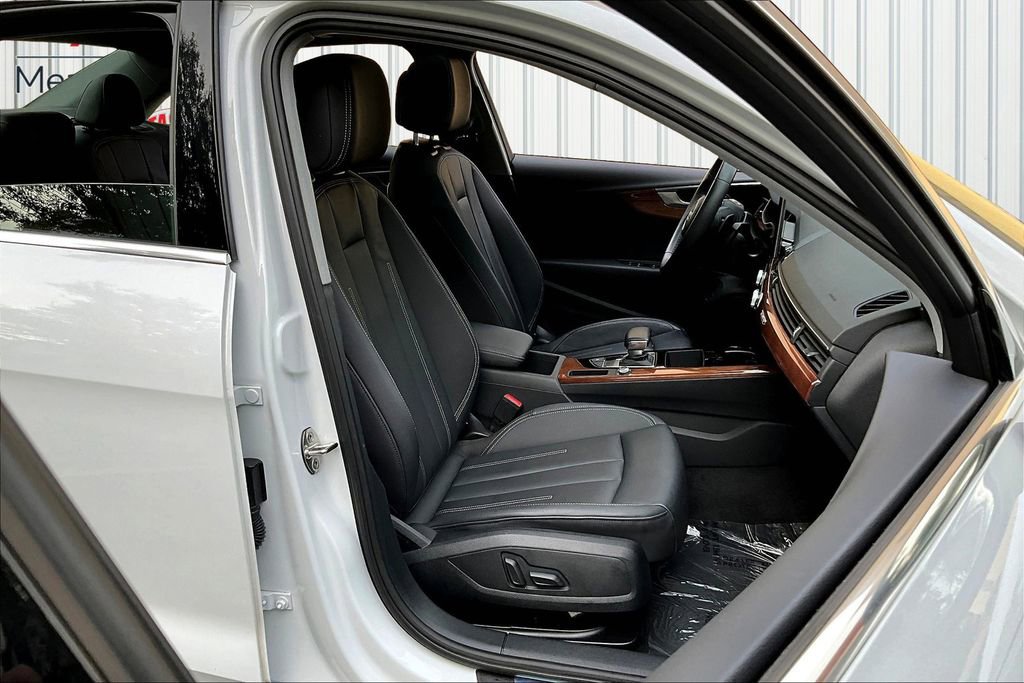Used 2023 Audi A4 2.0T Premium w/ Convenience Package image 28