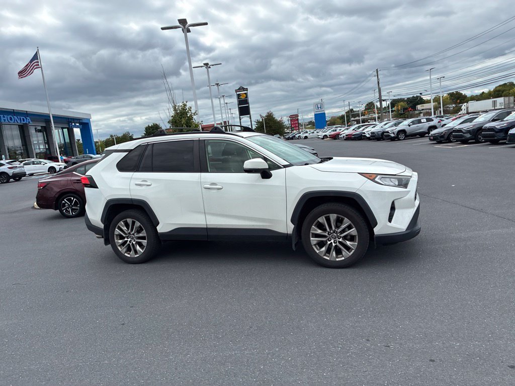 Used 2019 Toyota RAV4 XLE Premium w/ Cold Weather Package AWD/4WD image 4