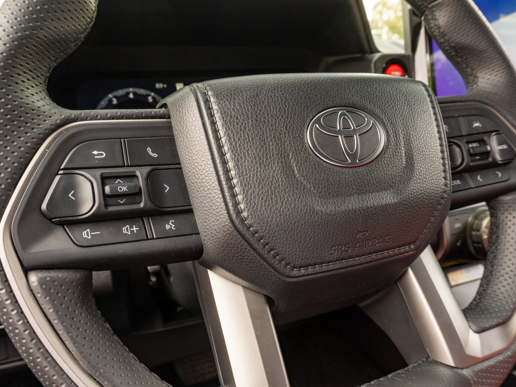 Used 2025 Toyota 4Runner TRD Off-Road Premium AWD/4WD image 30