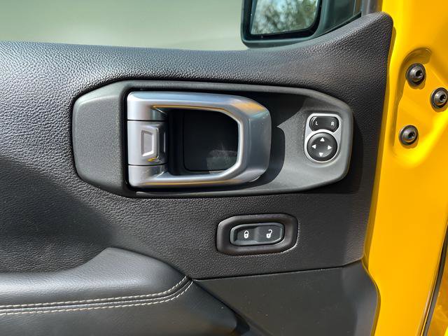 Used 2020 Jeep Wrangler Unlimited Sahara w/ Uconnect 4C Nav & Sound Group AWD/4WD image 10
