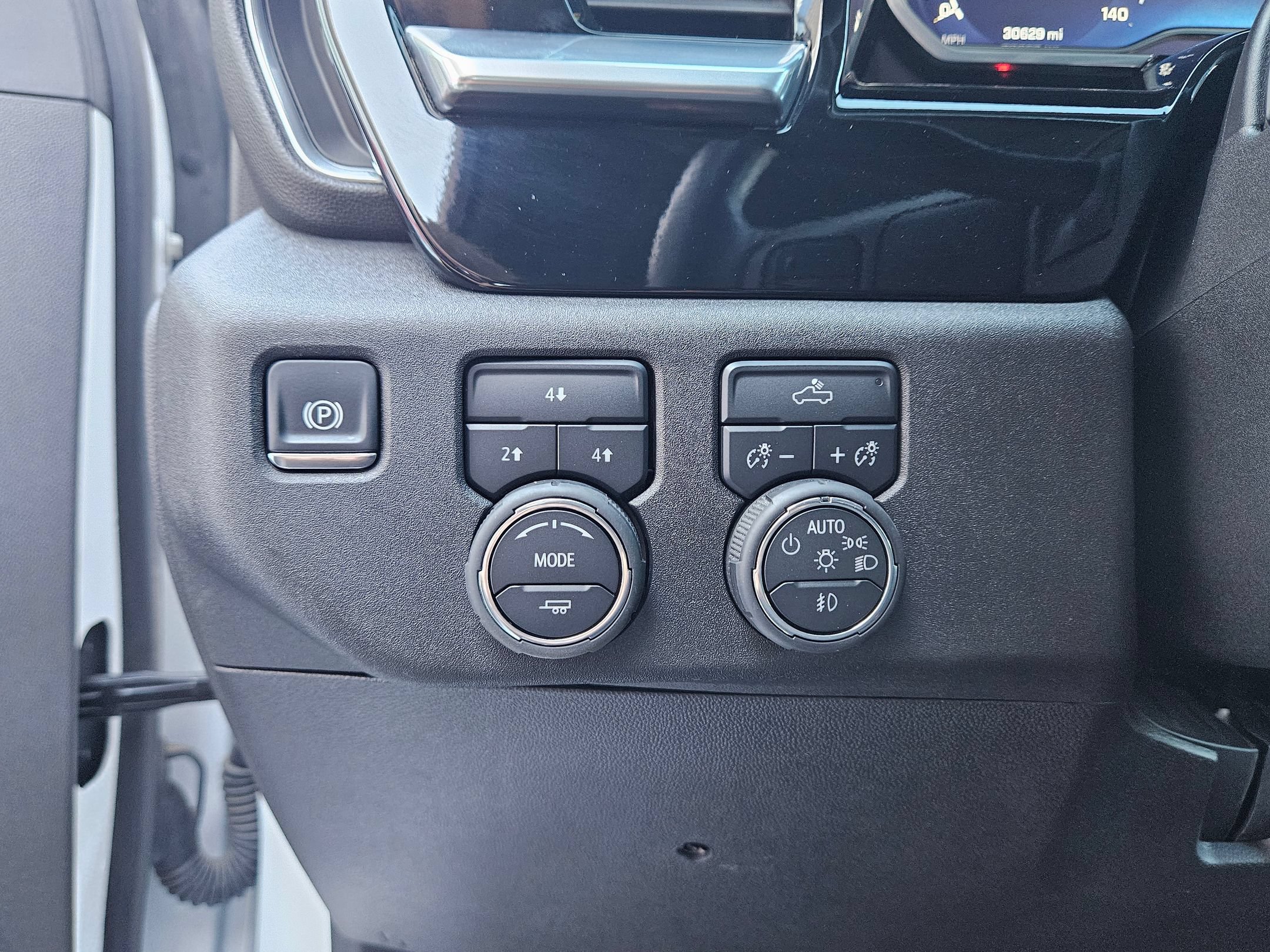 Used 2025 Chevrolet Silverado 2500 LT w/ Convenience Package AWD/4WD image 19