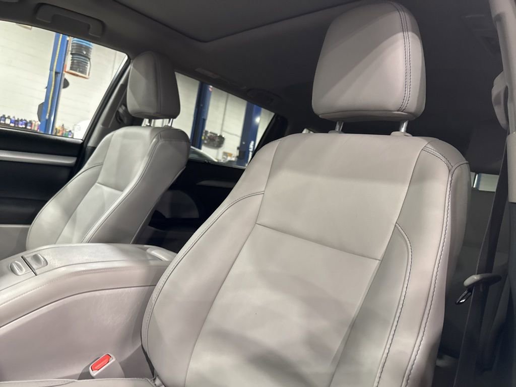 Used 2017 Toyota Highlander XLE image 18