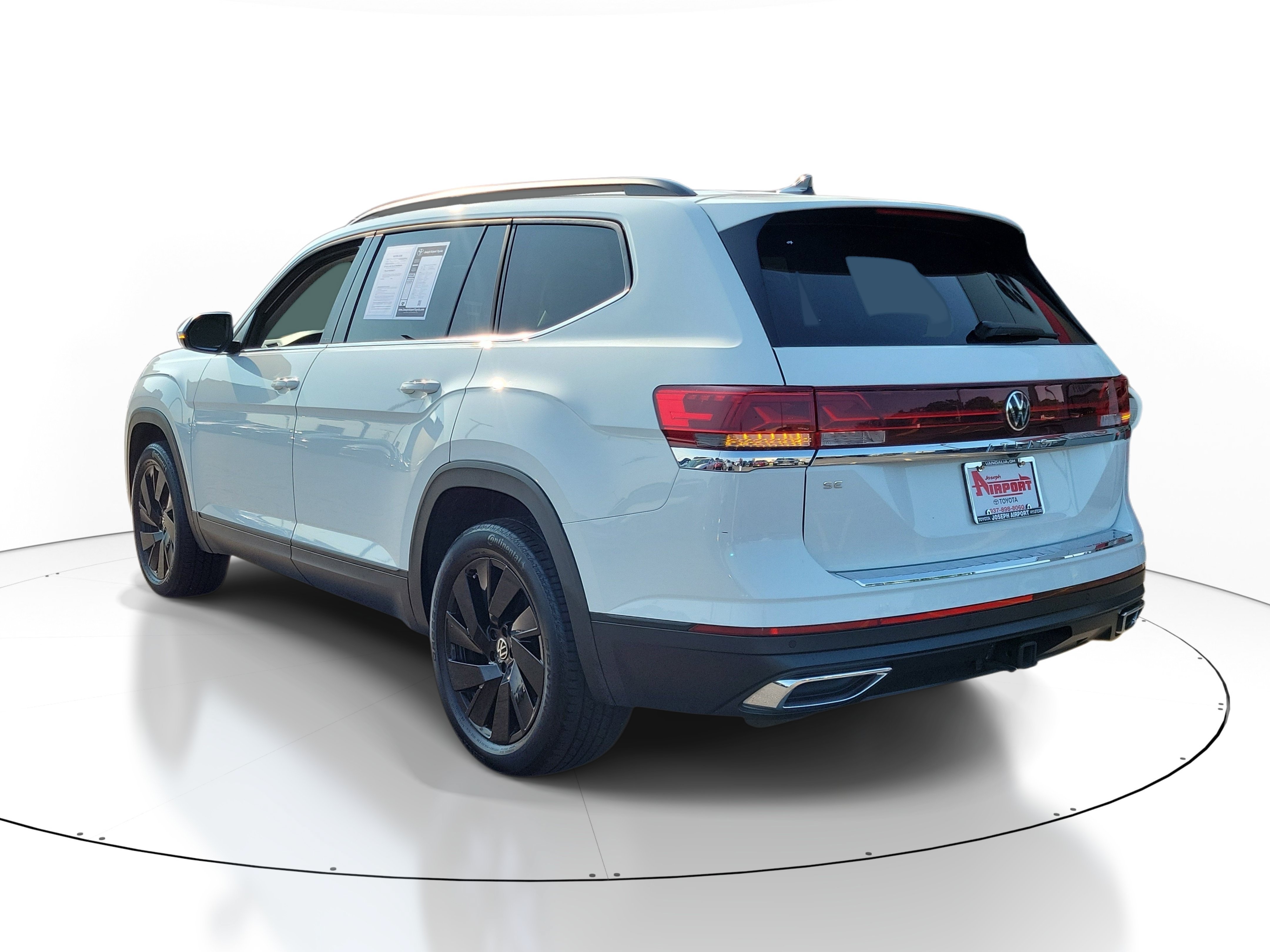Used 2025 Volkswagen Atlas SE FWD image 3